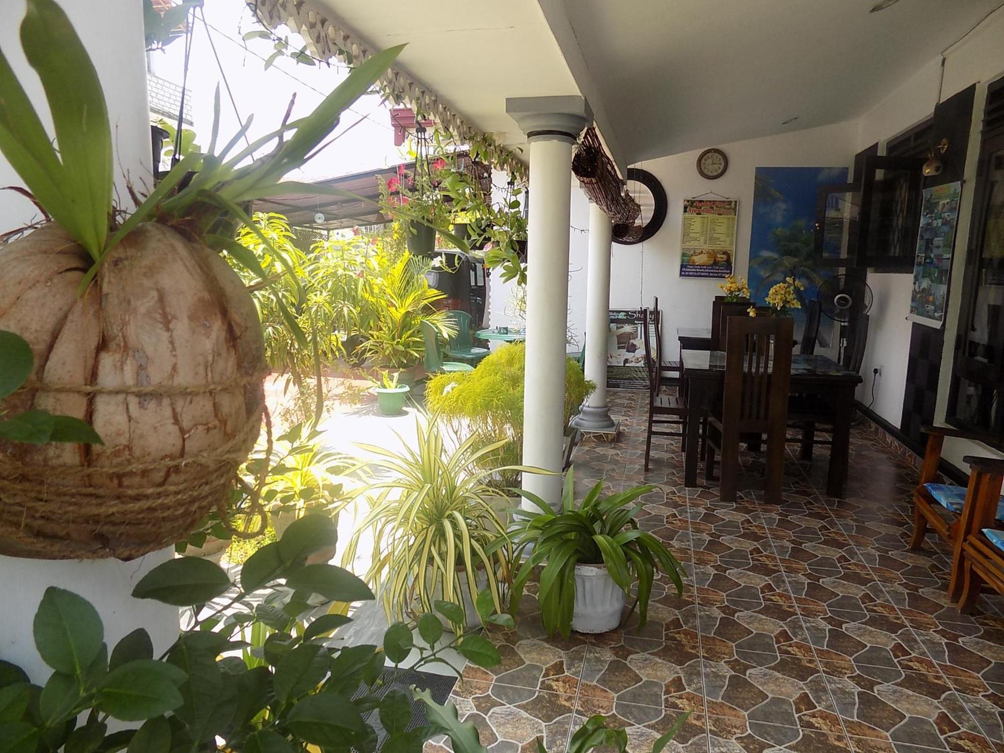 Alexandra Family Villa Negombo Exterior foto