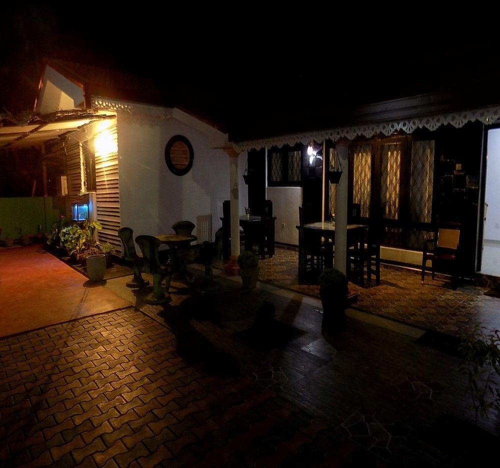 Alexandra Family Villa Negombo Exterior foto