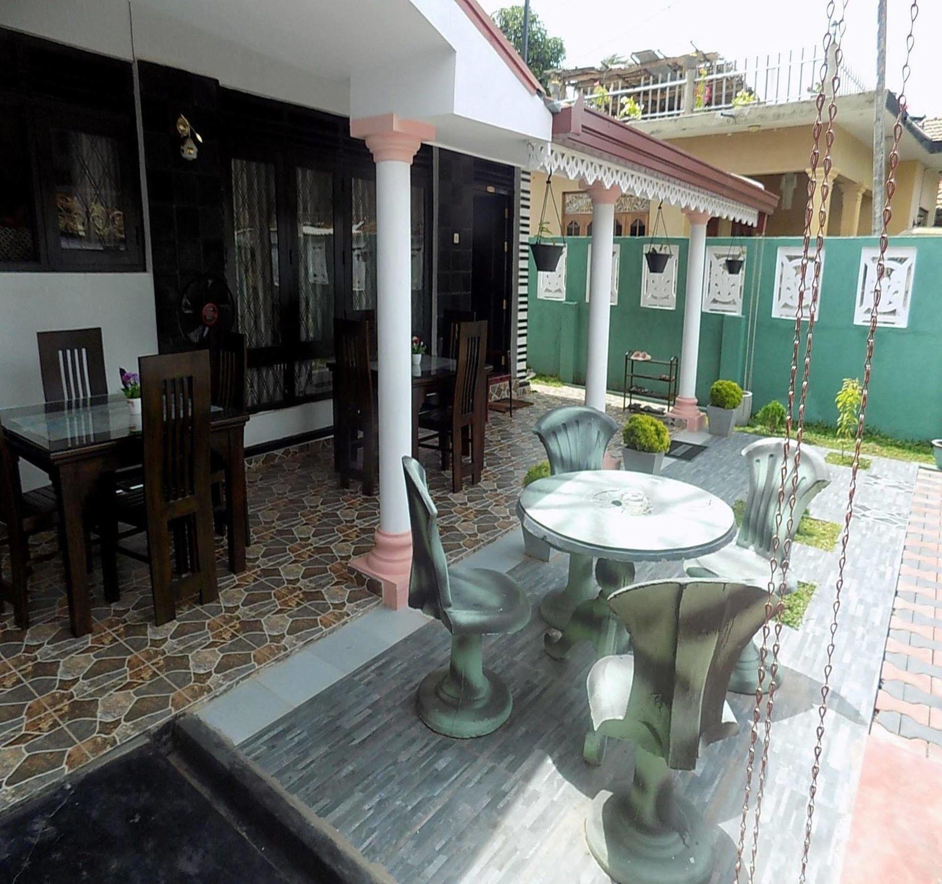 Alexandra Family Villa Negombo Exterior foto