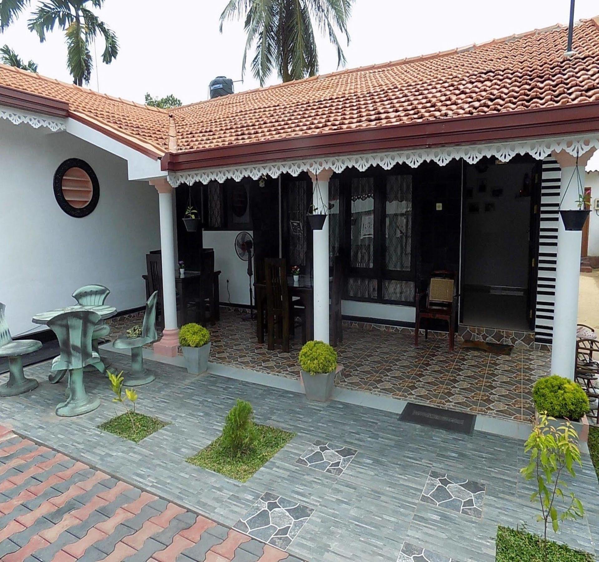 Alexandra Family Villa Negombo Exterior foto