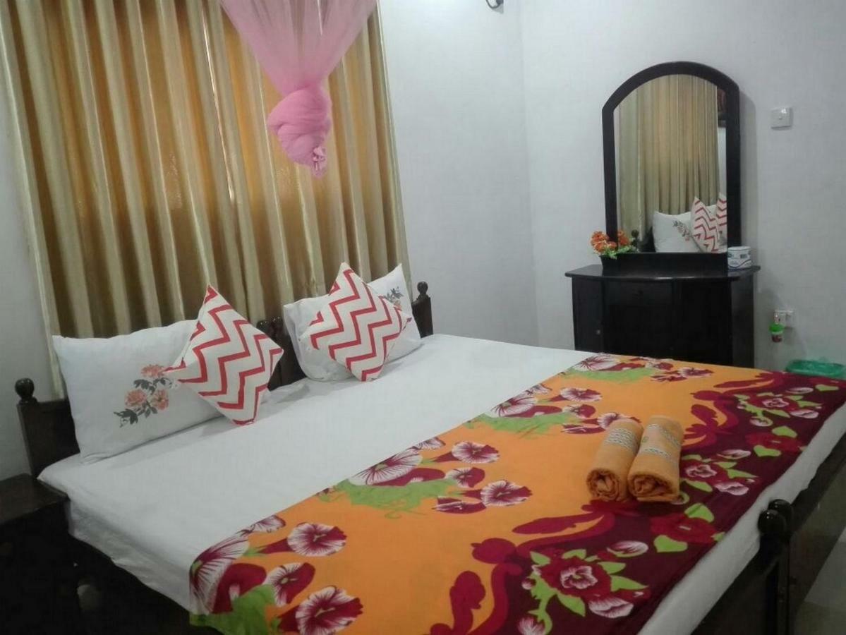 Alexandra Family Villa Negombo Exterior foto